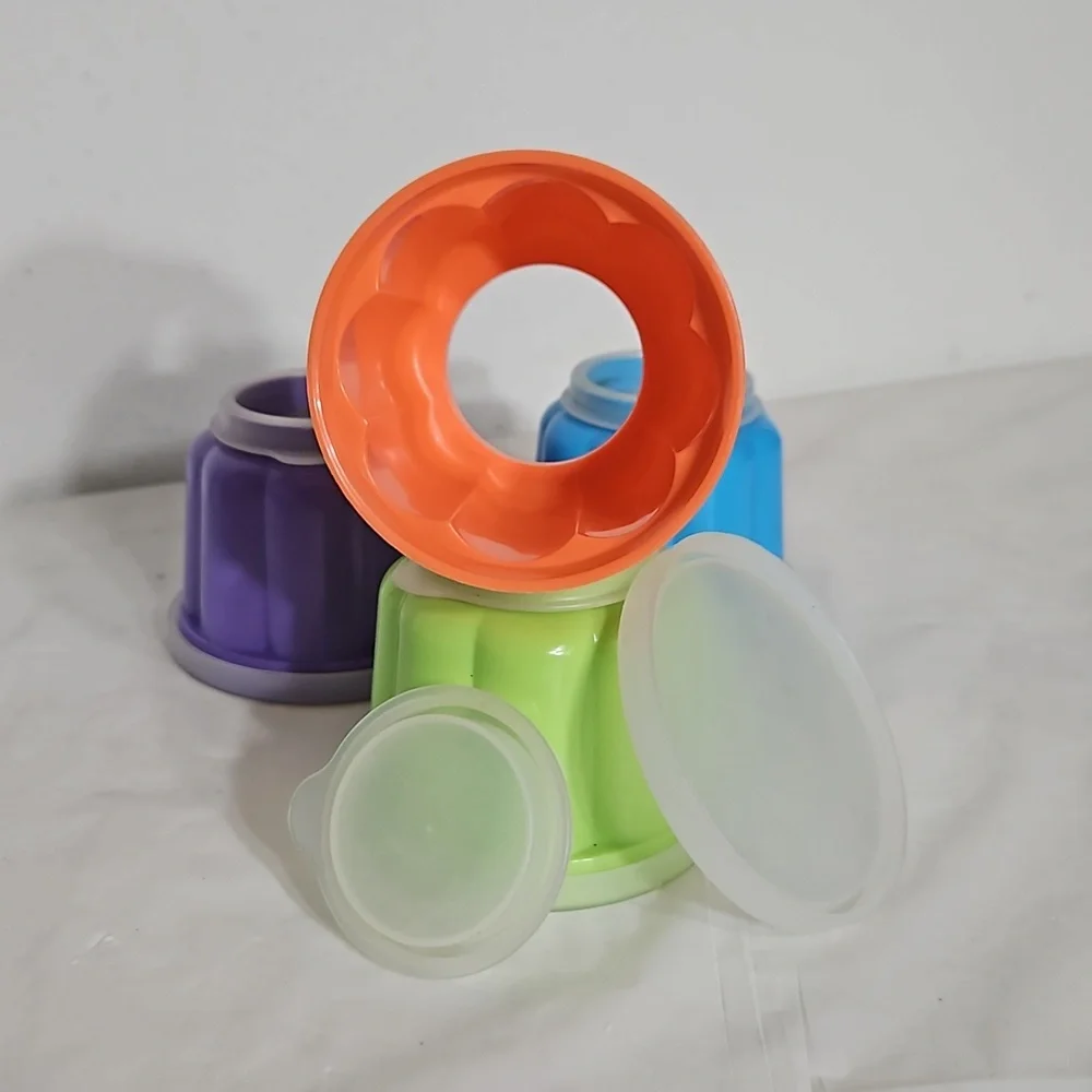 Set of 4 multicolor individual mini plastic jello molds